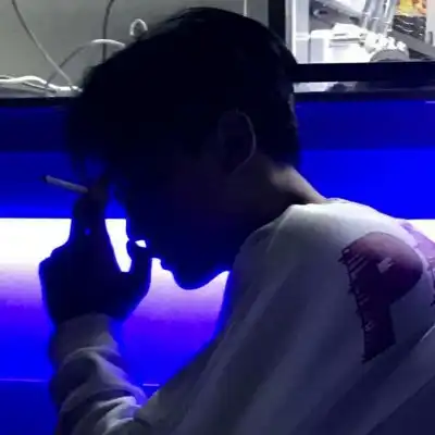 社会男生头像有纹身
