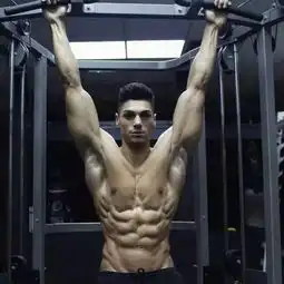 96年小胖渣一度倍受欺凌,5年后用身体狠狠还击新年超励志
