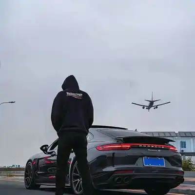 2023最新酷雅低调男生头像
