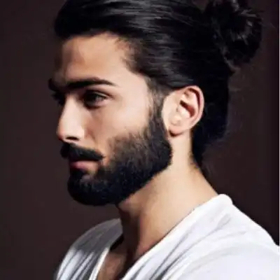 请问男生后脑勺扎个辫子的发型叫什么名字
