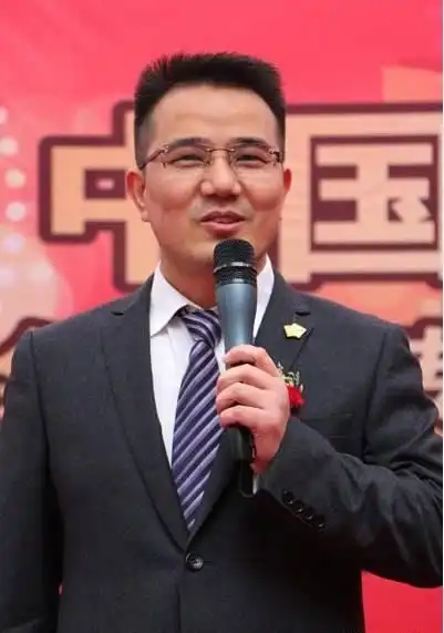 胡小龙25年创业经商坚守诚信产品做到零投诉
