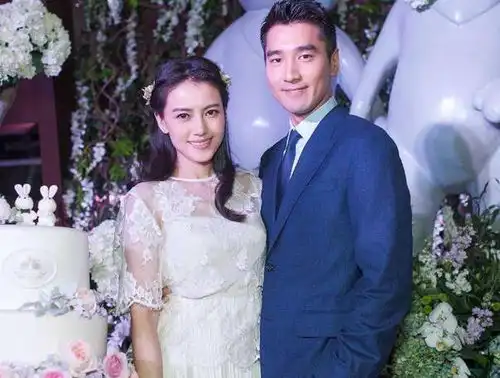 黑色外套配什么颜色打底衫黑色外套里面穿什么黑色外套配什么裤子太平洋时尚网专区
