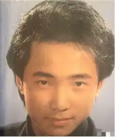 除了徐峥这些光头明星也曾是黑发浓密的美男子
