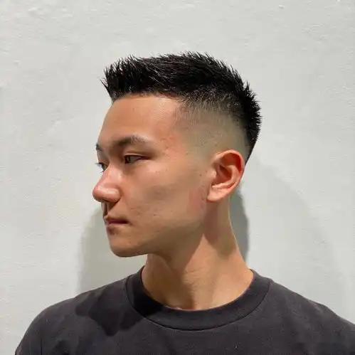 男士发型别再迷茫了,100多款流行发型来了,喜欢就挑一款吧
