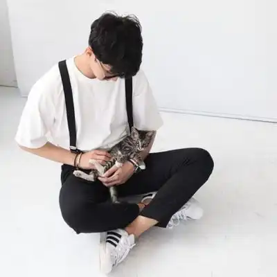 帅气成熟的男生微信头像
