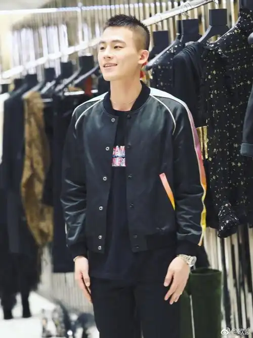 求老天爷让我嫁给20年前的张震岳吧,帅得跟彭于晏似的可还行
