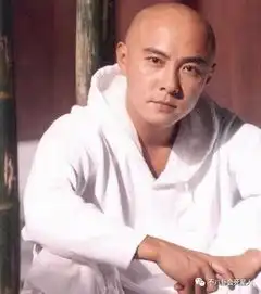 这些光头男星有头发时这么帅包贝尔变小萌弟,他颜值远胜小鲜肉

