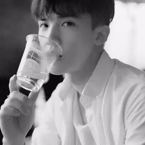 男生头像玉树临风,女生头像窈窕淑女350
