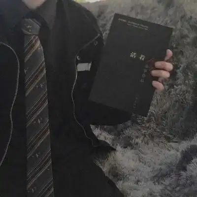 ins丧系文艺男生头像
