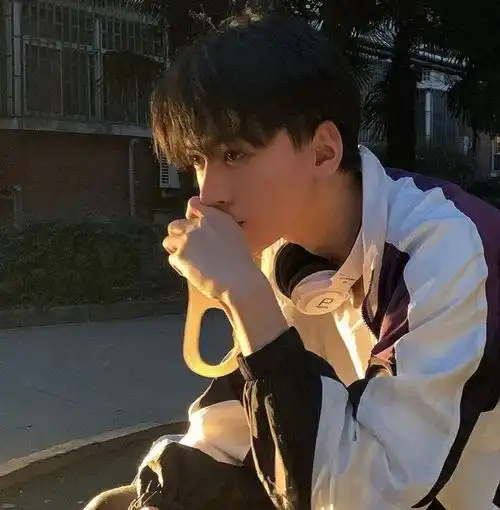 帅到没朋友的网络男神头像

