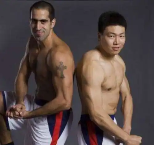 cba谁力量最大四川省铁饼冠军请求出战没人能阻挡他篮下进攻
