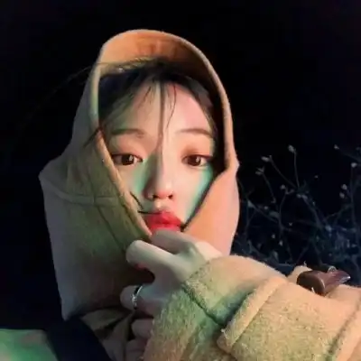 女生可爱嘟嘴头像
