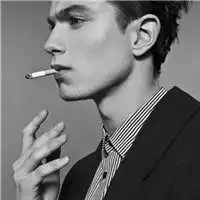 沧桑男人侧脸抽烟图片微信头像图片大全
