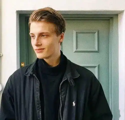 系列头像最甜的事情就是他醒来后第一个找的人是我睡觉前最后一个说话的人还是我他的世界全都是我我我我我
