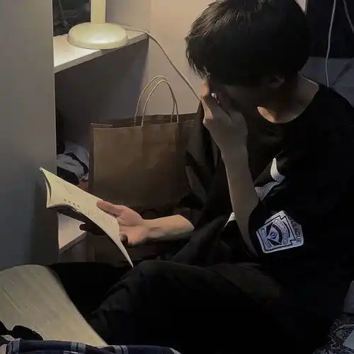 男生头像我只有在被爱或者不爱任何人的时候才会情绪稳定

