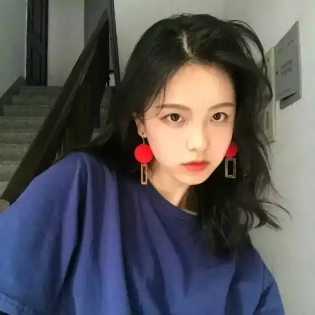 头像曾经的我们无话不说如今的你我能瞒就瞒
