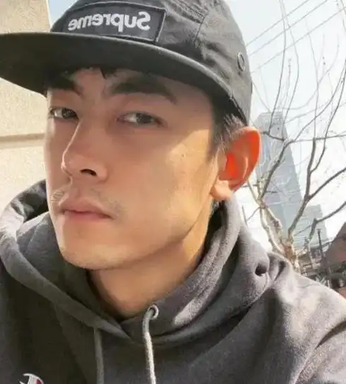 分手3年,28岁的纪凌尘留胡子满脸沧桑,阚清子却越来越女神
