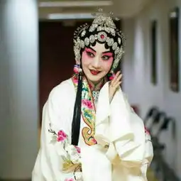 西施水殿风来秋气紧
