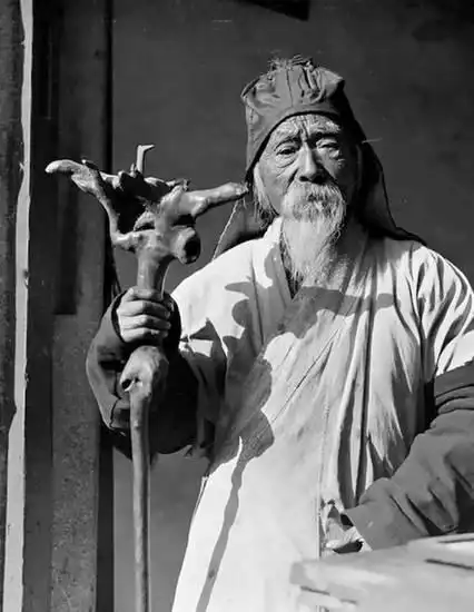 真正的道士长啥样衣服全是补丁,难掩仙风道骨
