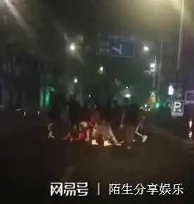 广东中山一男子在ktv唱歌,冲出一男子对其拳打脚踢,公道何在
