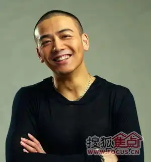 冒牌英雄的每个演员演的都太棒了但最好的还是杨烁因为就是为了他才看的

