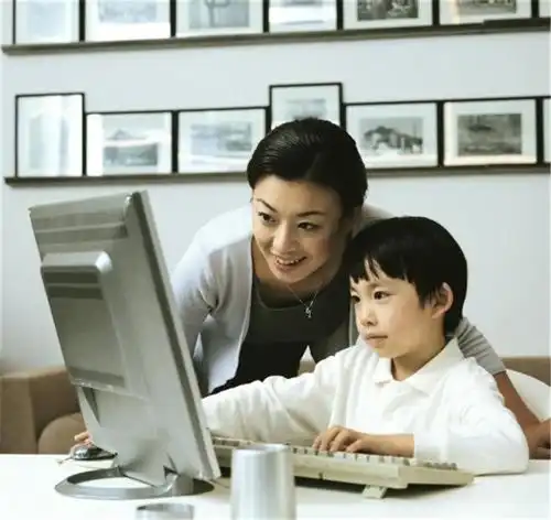 男娃早熟难察觉儿子若出现这3个行为,父母别不当回事
