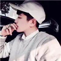 酷酷的头像男生,玩手机的,戴帽子的帅哥图片
