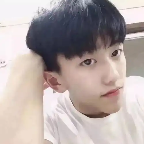 头像人要是倒霉起来,吃火锅不管坐哪里,烟都往你脸上飘
