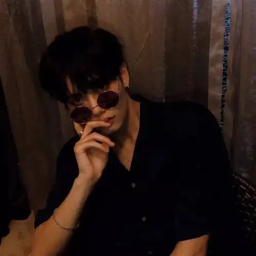 头像壁纸你有故事,我有酒喝
