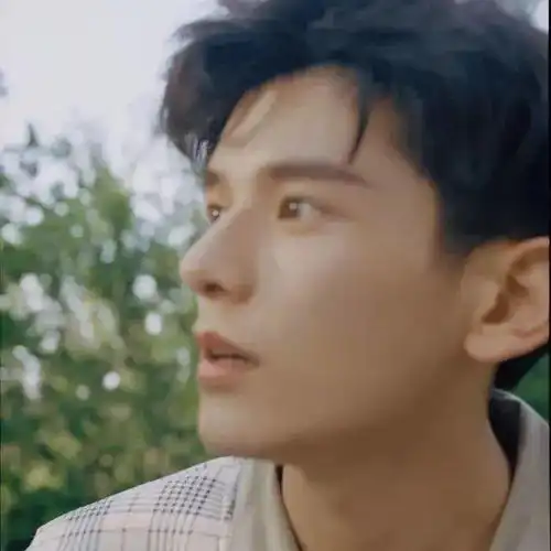 哭泣头像男真人男孩