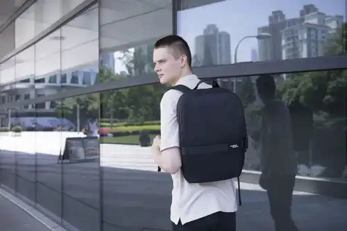 专属男人的双肩包,大英博物馆联名轻便能装,放水防盗通勤旅行出差都能用
