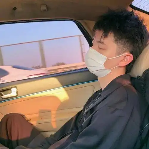 头像小众情话短句
