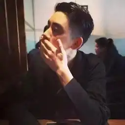 这个叫什么发型得留多长头发怎么弄啊
