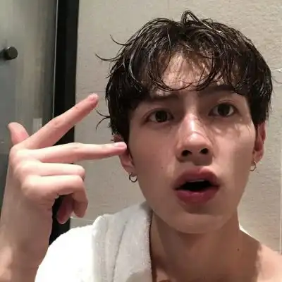 江芸高冷男生头像
