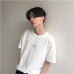 每个少年都应该有一件白色上衣

