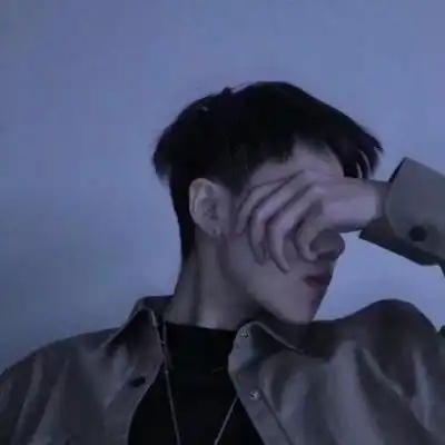 忧郁伤感的头像男帅气