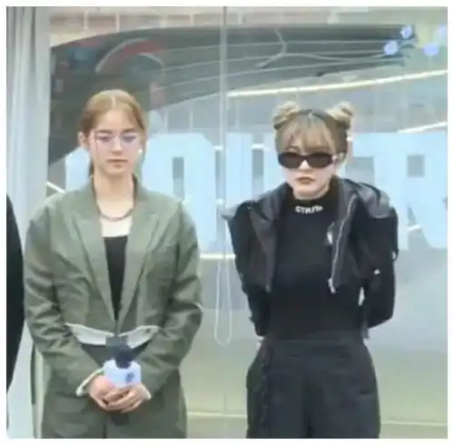 欧阳娜娜救了周扬青长胖还挑战穿男装,上镜比网红还土味
