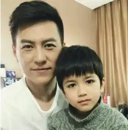 靳东的帅气儿子终于曝光网友一句话真相了
