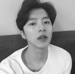 桃花最旺的3个生肖男,身边从不缺异性,你的桃花有多旺
