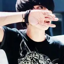 求几张带眼泪的男生图片,当头像
