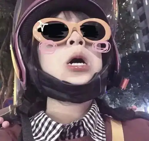 超正经的搞笑沙雕女头
