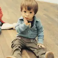 谁能帮我改下图帮我弄出那个男生的头像谢谢
