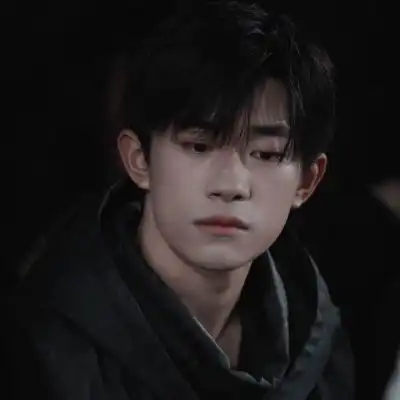 男生qq头像高冷帅气抱猫的开车的都有
