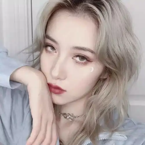 头像先说爱的先不爱,后动心的不死心
