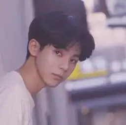 男生头像你站在桥上看风景,看风景人在楼上看你
