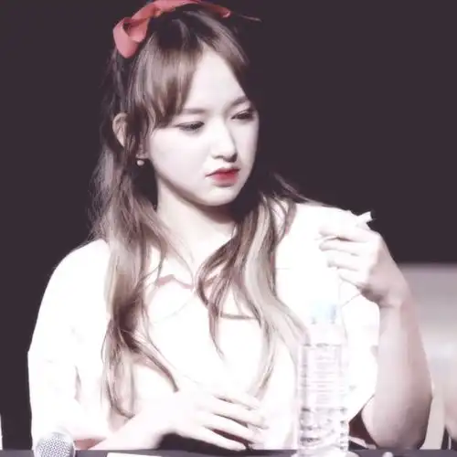 吴宣仪程潇闺蜜头像,抱图点赞,谢谢
