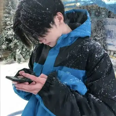 躲在角落里凭什么奢求世界给你男生头像我要个性网
