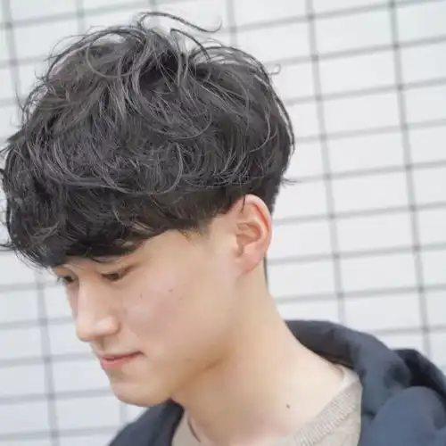 男生烫发发型
