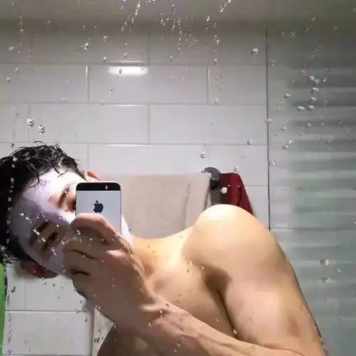 头像他有多好值得你红着眼睛原谅
