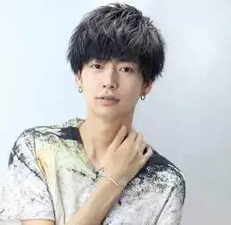 日系男士烫染发型
